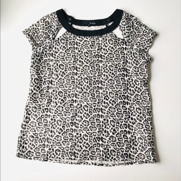 3/30 Anthropologie Animal Print Snake Lace Cut Top